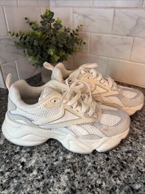 Reebok Charge Sneakers - Women 6.5